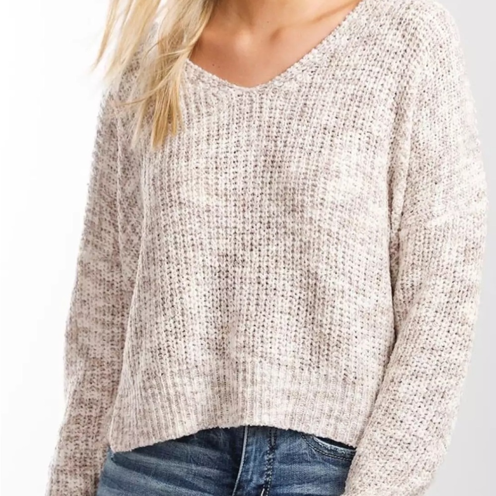 Daytrip Cream twisted open back V-Neck Sweater size Small
